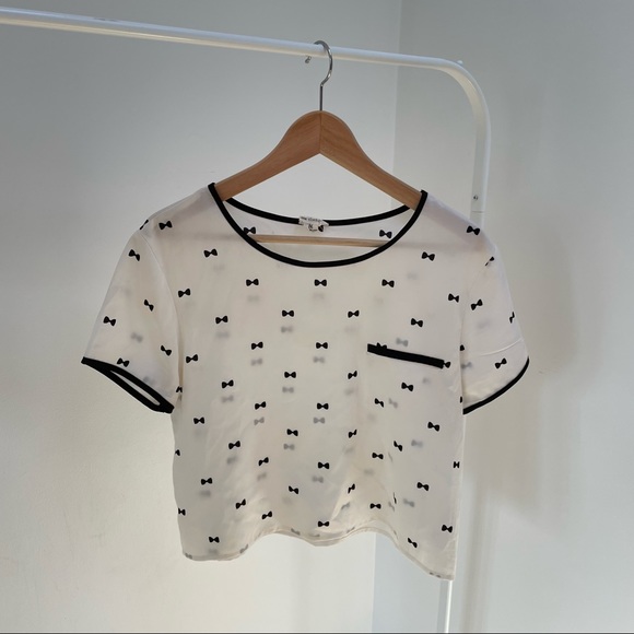 Urban Outfitters One Clothing Cropped Bow Print Top Size M - Picture 1 of 4